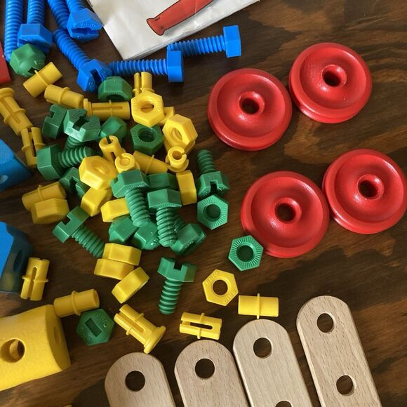 Brio Mec Assorted Construction Set and Instructions - Picture 4 of 11